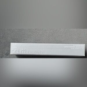 r.e.m. beauty Lengthening Mascara - White